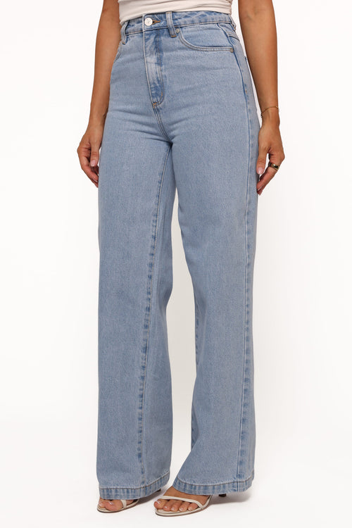 Abrand 94 High Wide Jeans in Kendall Wash - view 2