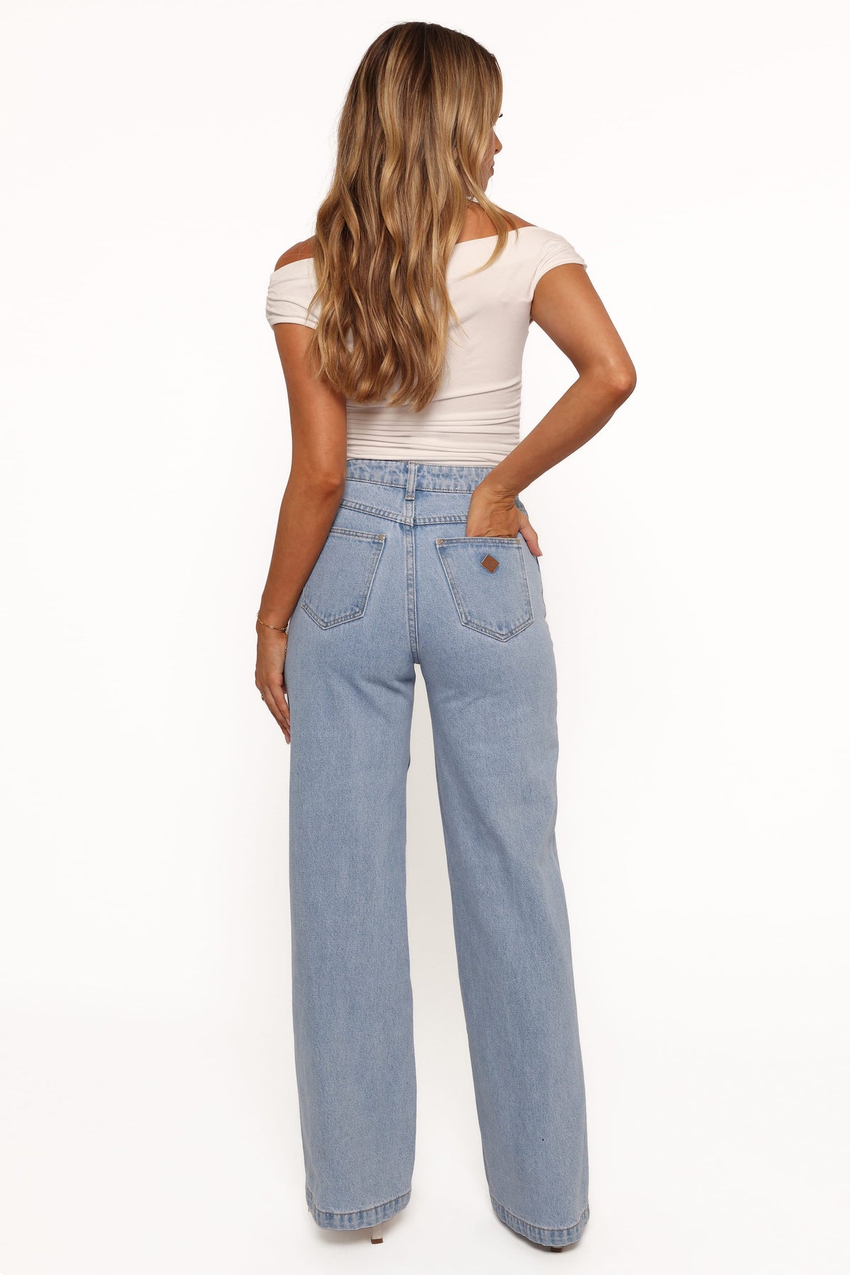 Abrand 94 High Wide Jeans in Kendall Wash - view 4