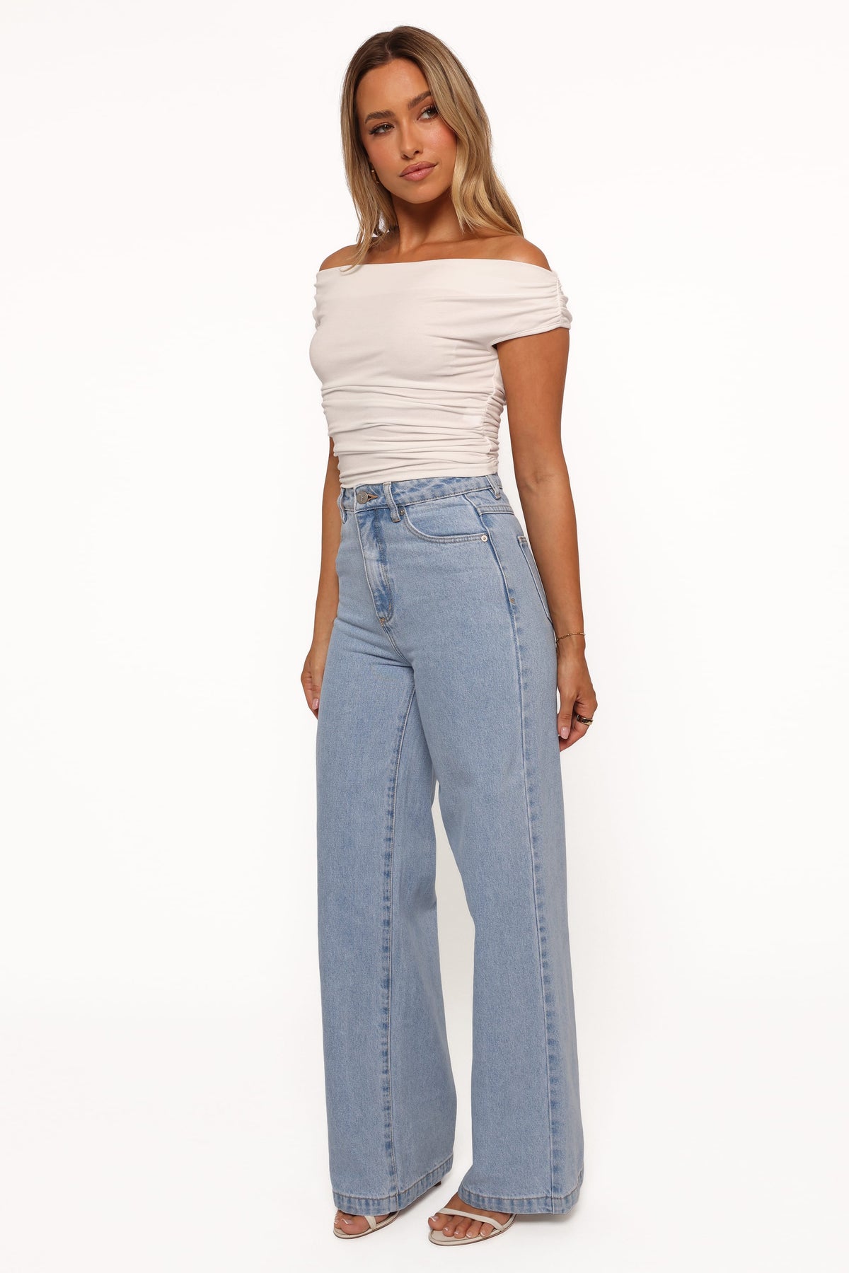 Abrand 94 High Wide Jeans in Kendall Wash - view 3