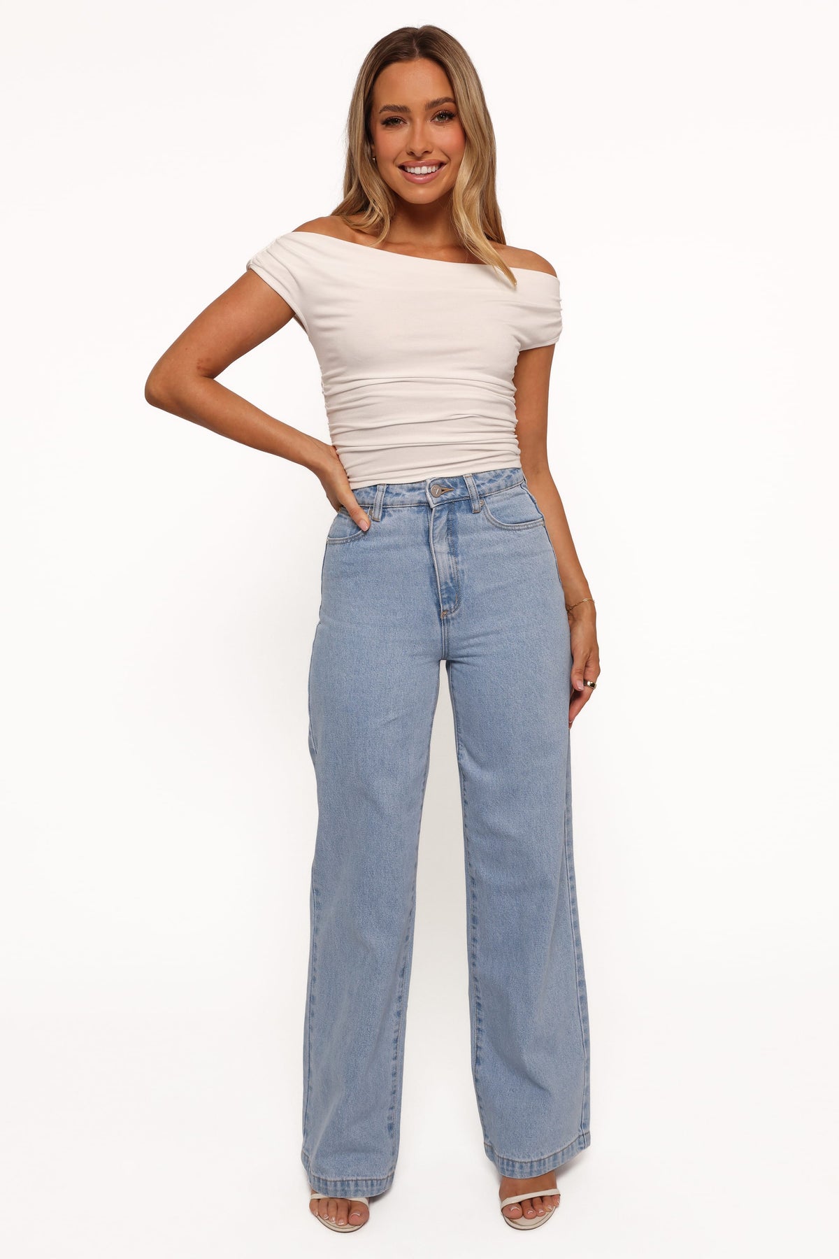 Abrand 94 High Wide Jeans in Kendall Wash - view 1