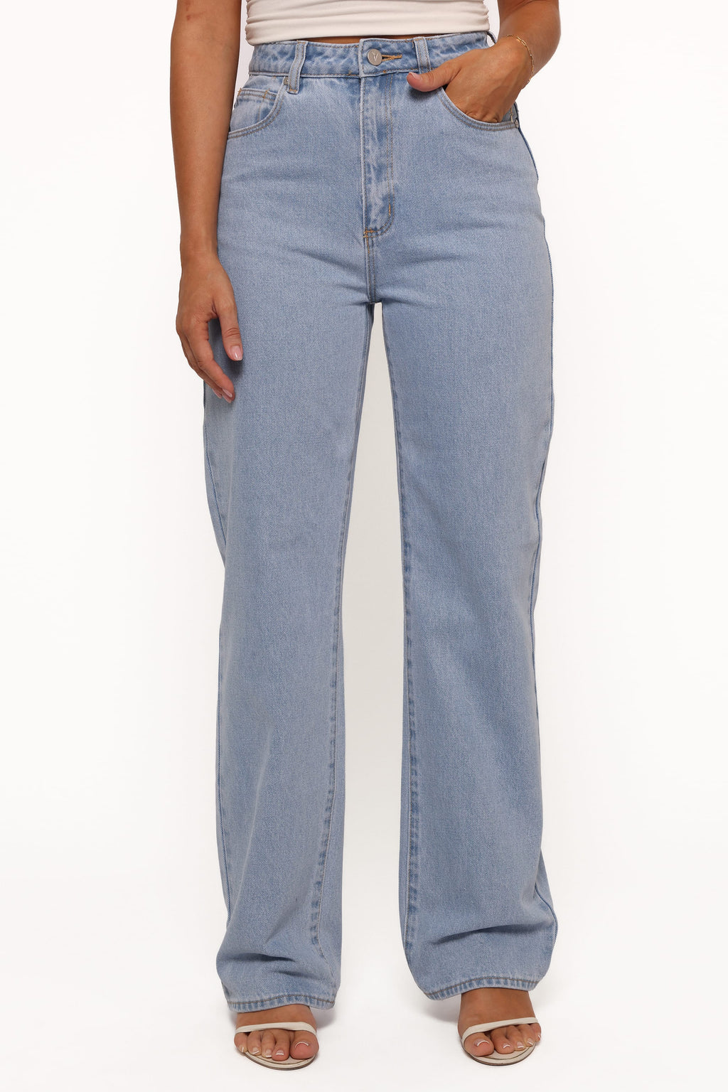 Abrand Carrie Jeans in Kendall Wash - view 2