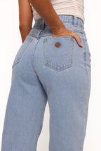 Abrand Carrie Jeans in Kendall Wash - view 5