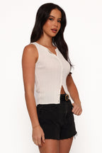 Abrand Venice Shorts in Heidi Wash - view 7